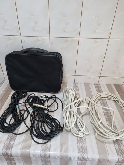 Vând Mixer Behringer 1202fx ca nou plus accesorii