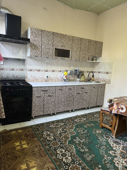 Кибрай уй сотилади