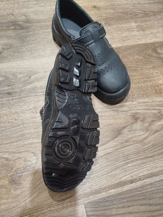 Продам сандали рабочие