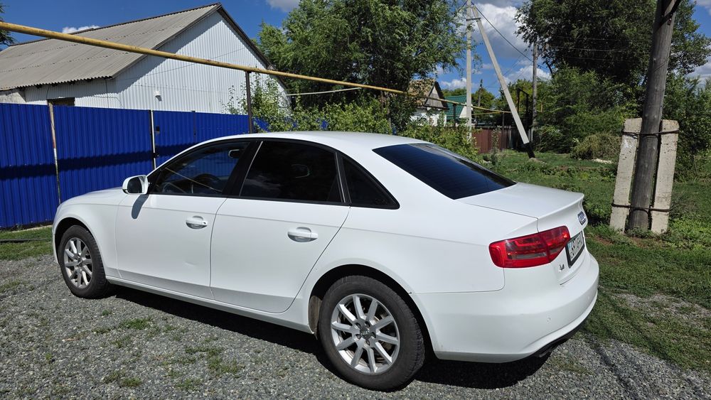 Audi A4 1.8 tfsi 2012г