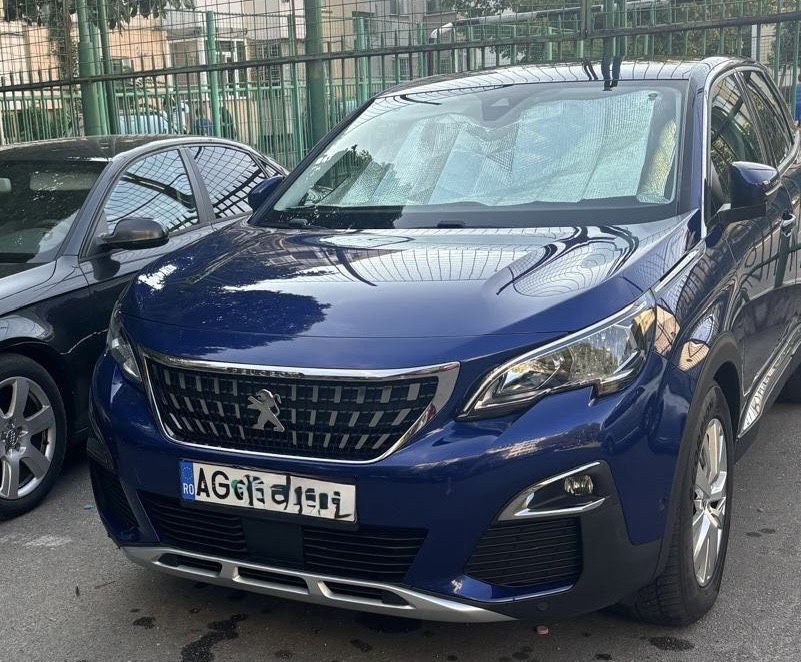 Vând Peugeot 3008