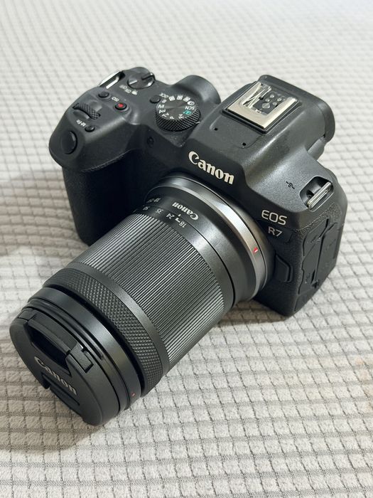 Продам фотоаппарат canon r7