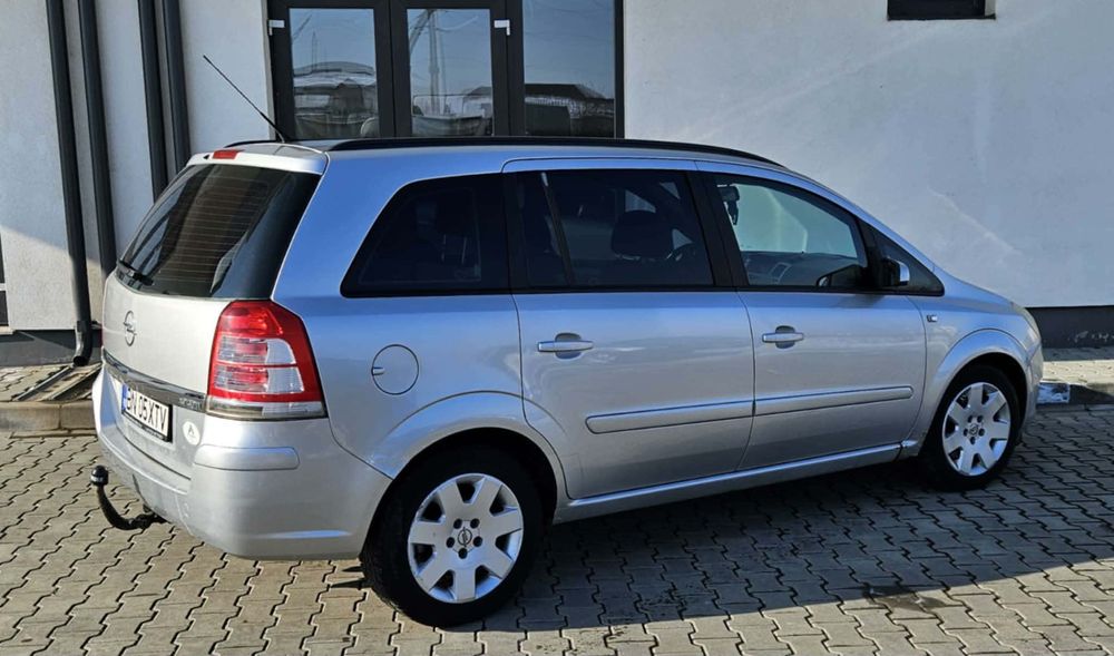 Opel Zamfira de vazare