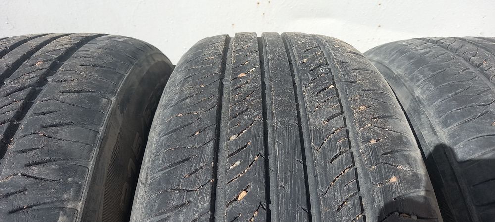 продам б/у комплект шин R 16