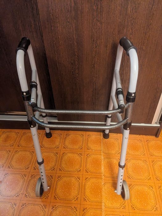 Продам ходунки в хорошем состоянии