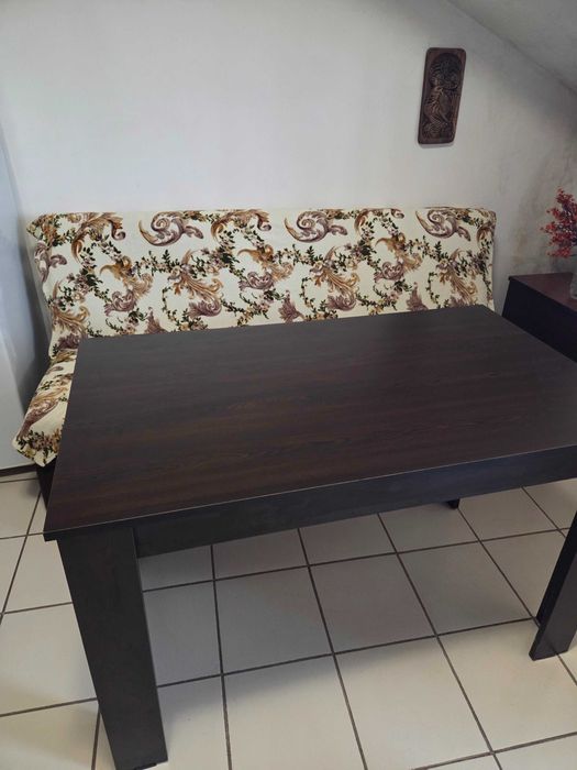 Продавам диван разтегателен и маса