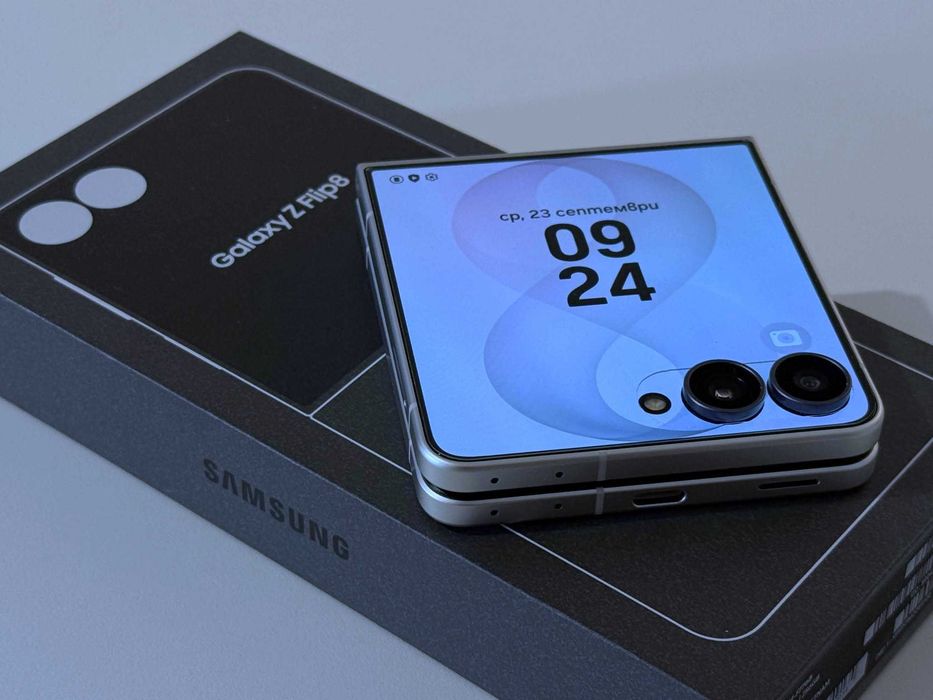 Бартер! НОВ! 36м.Гаранция. Samsung Galaxy Z Flip 8 Cream (Бял)