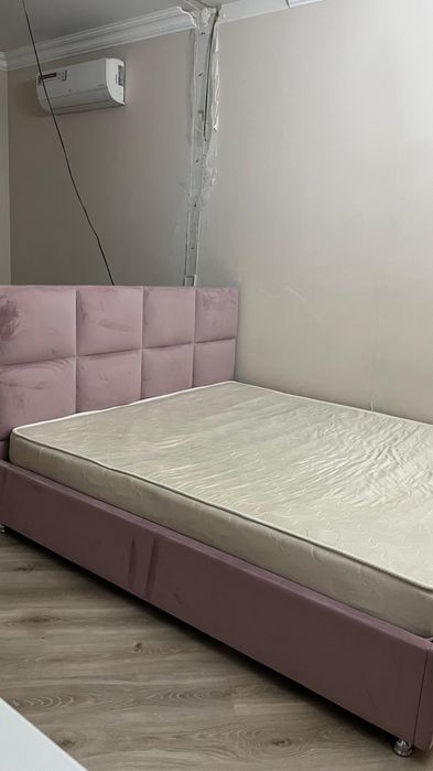 Срочно продается кровать с матрасом