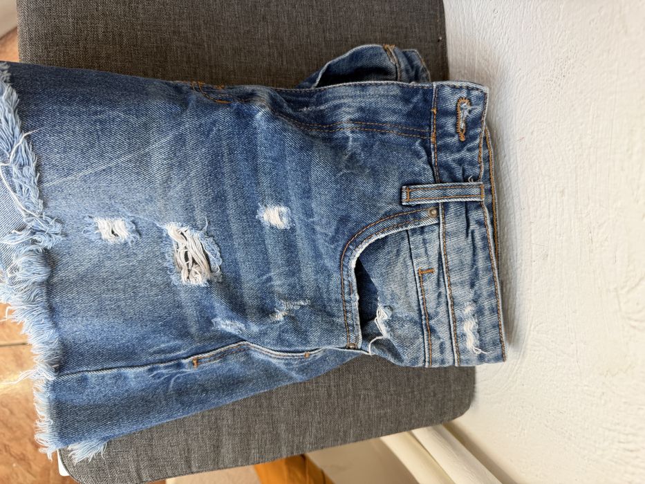 Pantaloni scurti de blugi Stradivarius