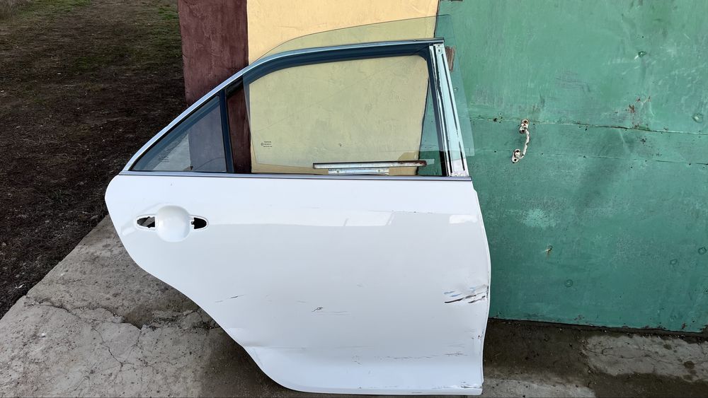 Продам дверь камри 50