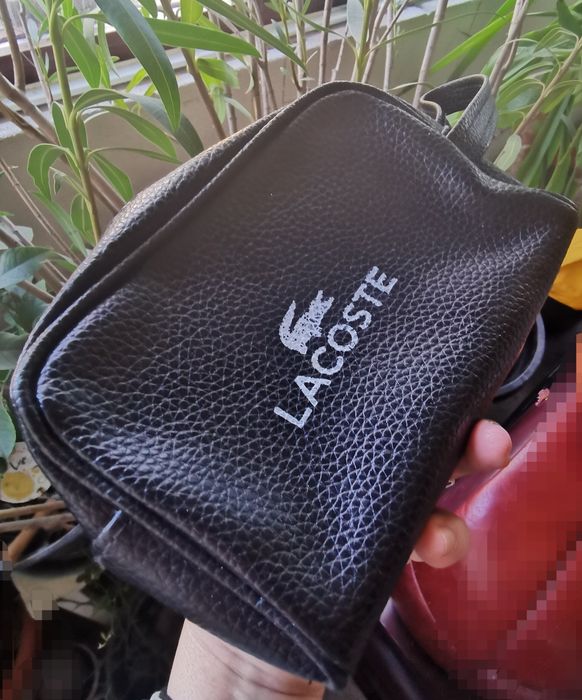 Borsetă bărbătească neagră – Stil sport-elegant Lacoste