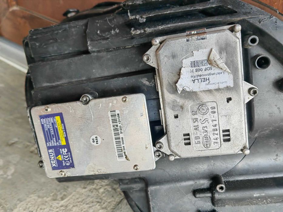 Фар Mercedes CLS W219 Xenon Десен / Фар Мерцедес ЦЛС W219 Оригинален