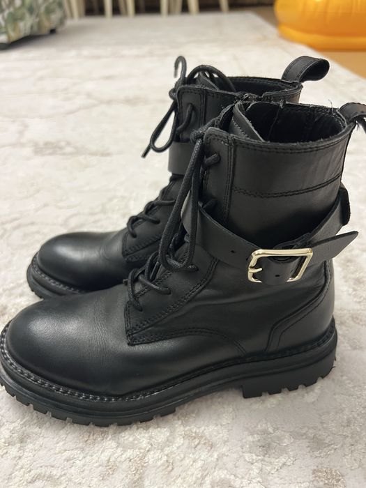 Кожени ботуши на Зара