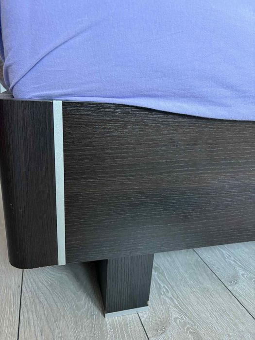 Спалня. Обзавеждане. Легло. Подматрачна рамка