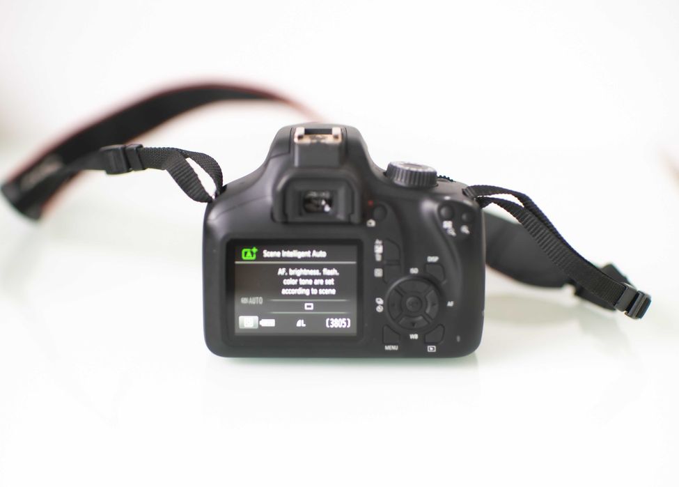 Vand/Schimb CANON 4000D WiFi + obiectiv - NOU - doar 800 de cadre!