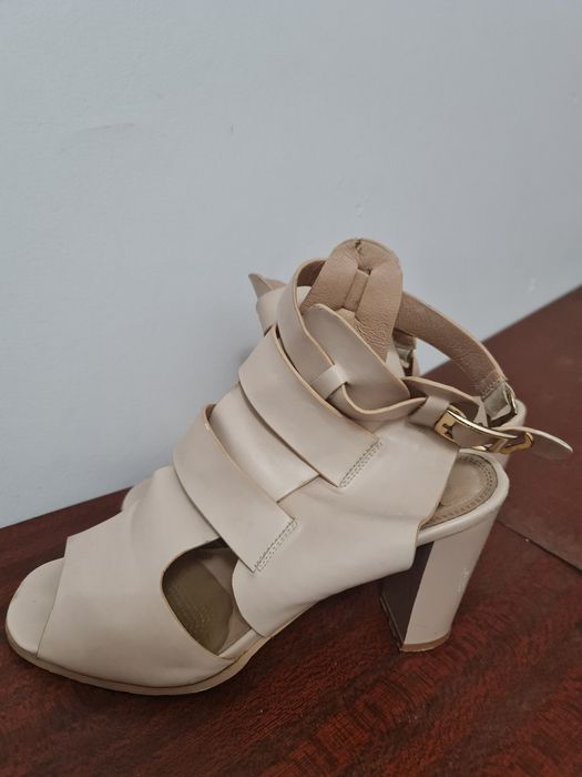 Продаю туфли и босоножки