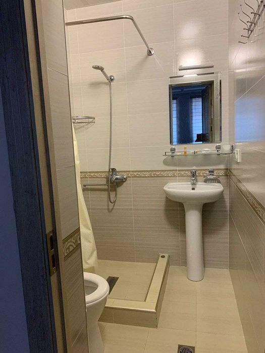 Аренда под Гостиницу, Клинику, Офис, 1000 кв.м, 3-этажное у дороги