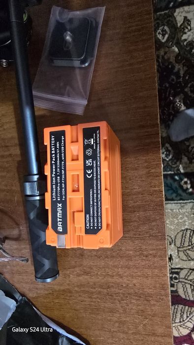 BATTERY F750USB-выход прожектор