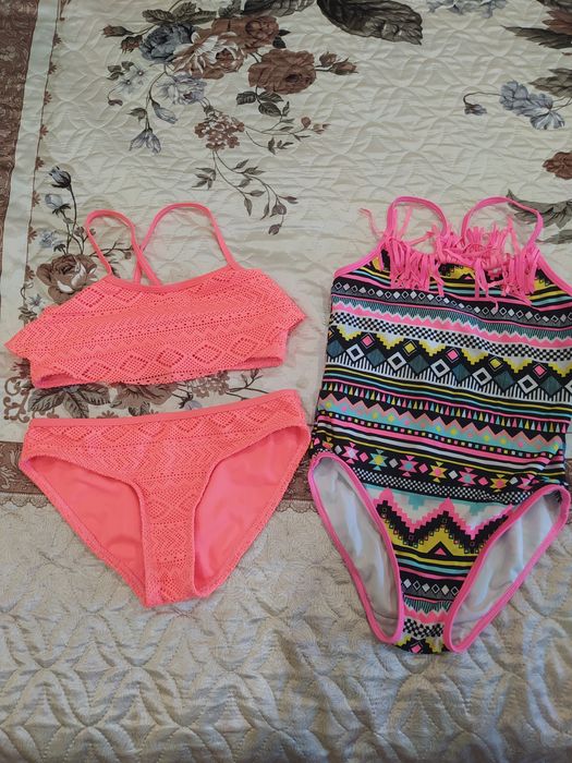 Продам купальники для девочек