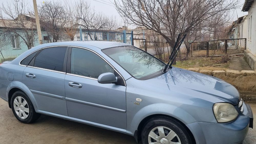 Lacetti 2010 sotiladi