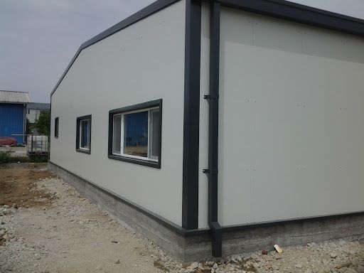 Vand hala metalica 11m x 23m complecta cu panou sandwich