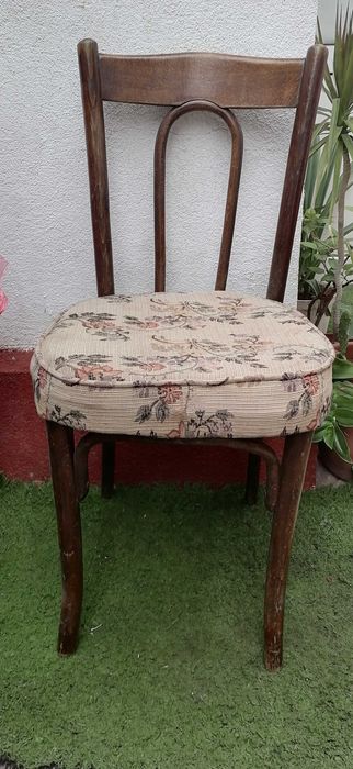 scaune 5  buc 4 tapitate  din  lemn  curbat 400 lei