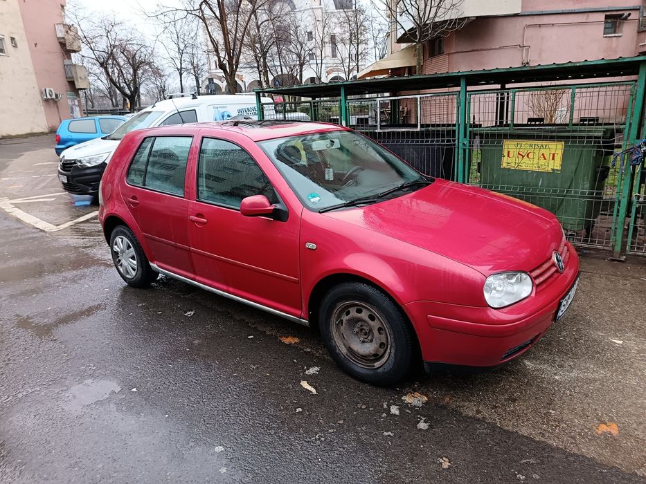 Vând Volkswagen Golf 4