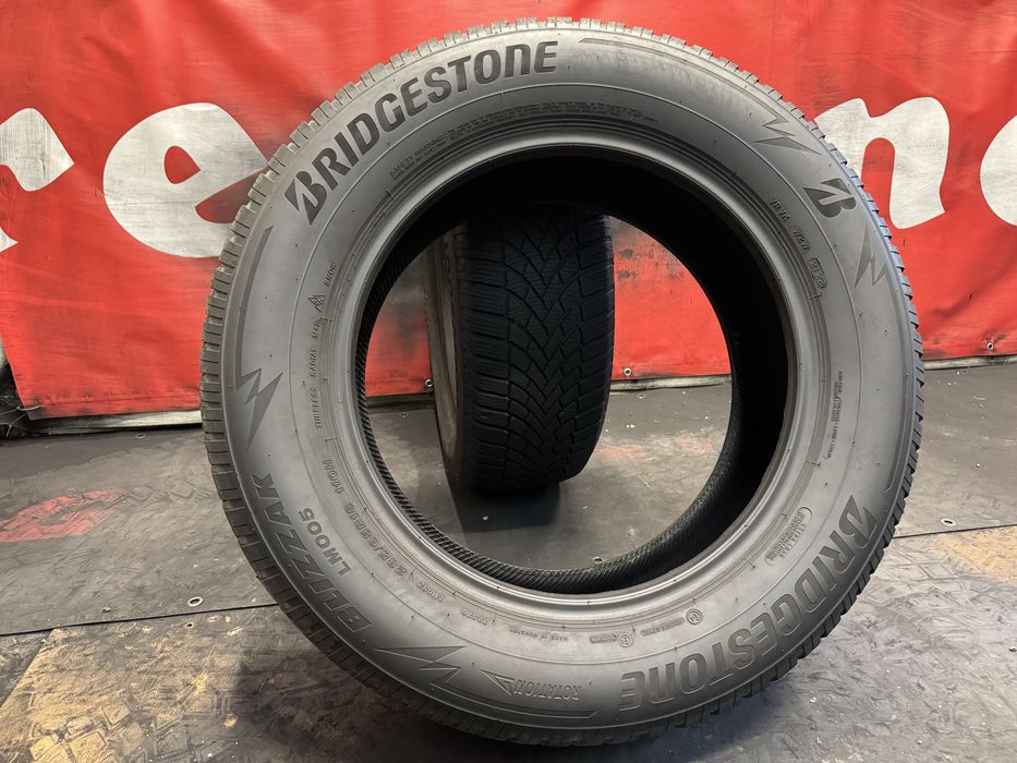 235 65 18, Зимни гуми, Bridgestone BlizzakLM005, 2 броя