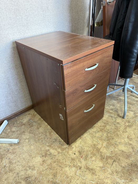 Мебель для офиса, шкафы, столы, тумбочки