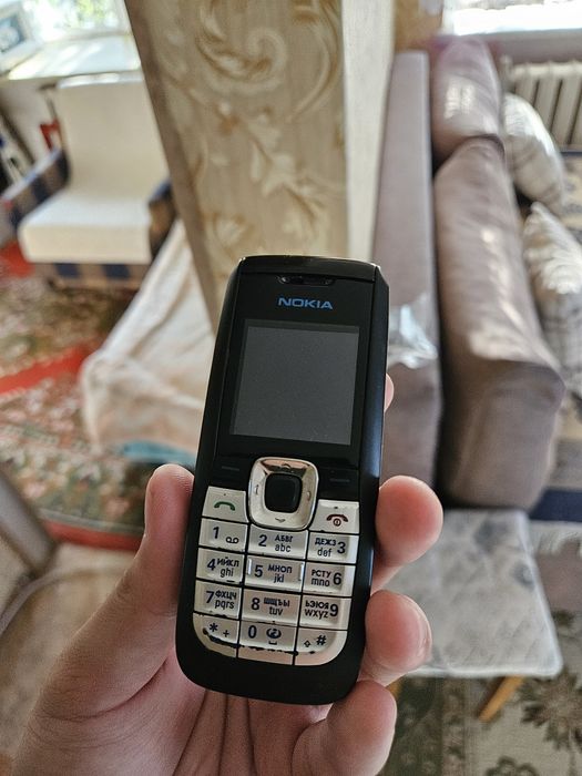 Nokia 2610 с зарядным устройством