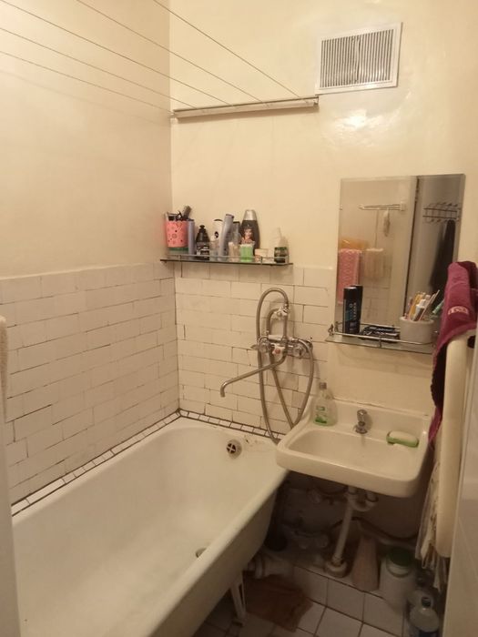 Чиланзар-24.  3/5/5  70м2 Кирпич крыша Чердачная.