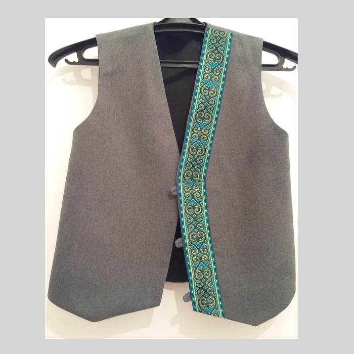 Продам детские жилетки новые