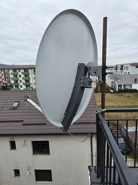 Antena offset pentru recepție satelit TV gratis