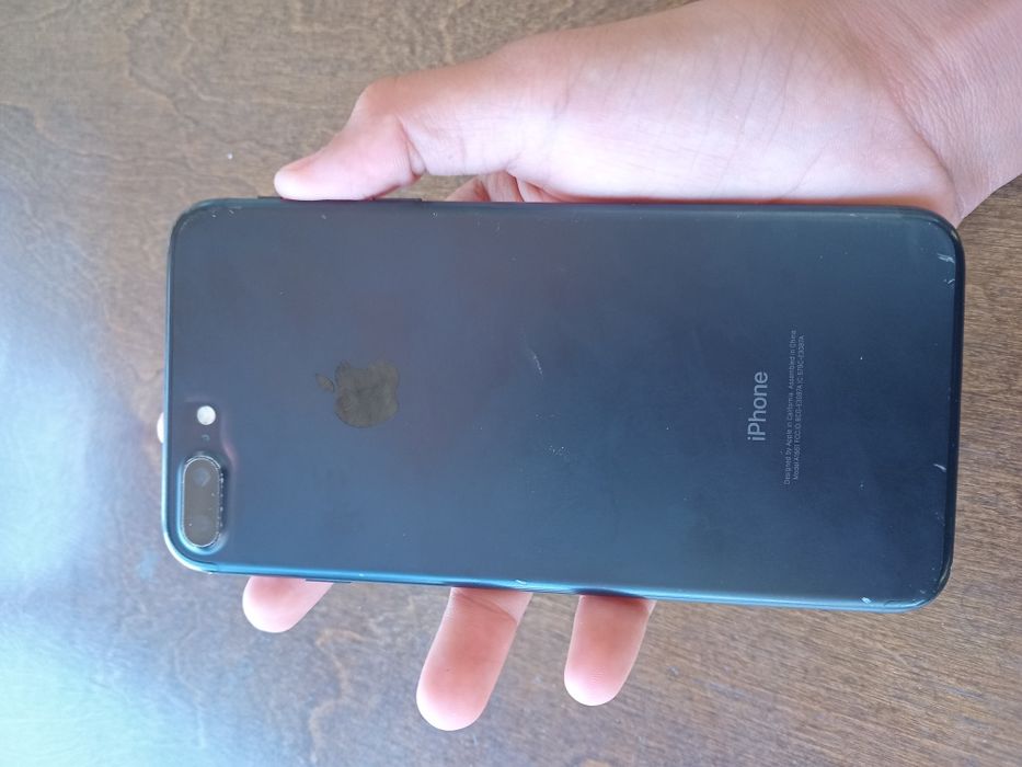 Продам iPhone 7plus