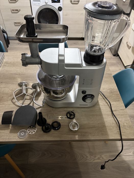 Vand mixer planetar Heinner 1500XMC cu extra accesorii