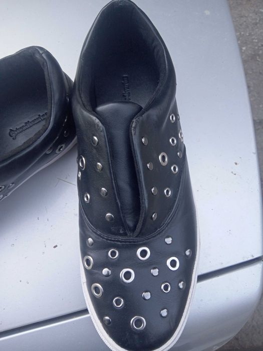 Обувки кожени с капси