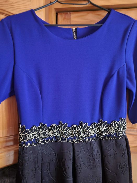 Елегантна рокля в турско синьо със златни акценти