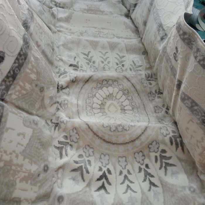 Продам новый ковер ,2.5/4 метра .