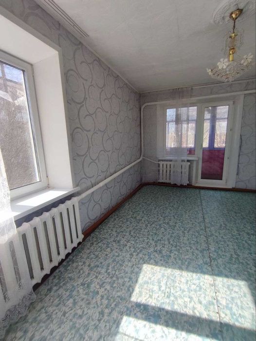 Продам однокомнатную в центре Тобыла