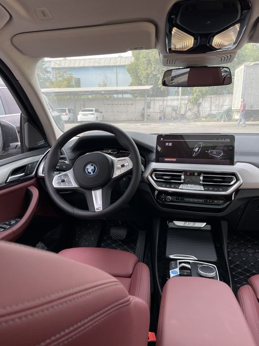 BMW I X 3 M Paket restayling. 53000$ v naliche