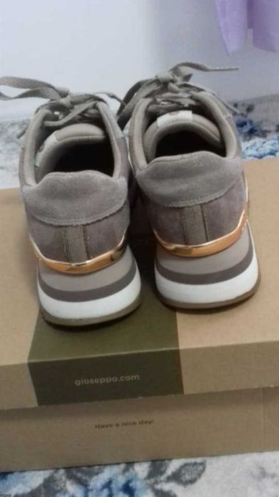 Дамски сникърси бежови като нови