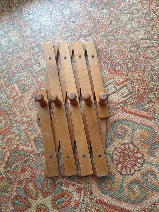 Вешалка складная для дачи