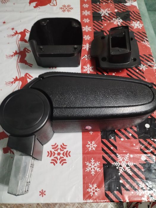 Подлокотник на авто