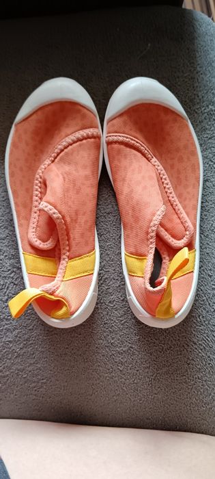 Vând papuci apa folosiți o singura data