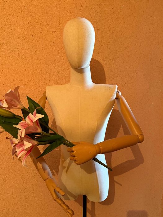 Maniken sotiladi srochna