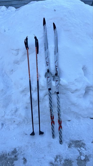 Продам лыжи с ботинками