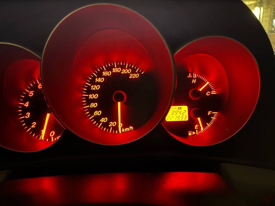 Продавам Mazda 3