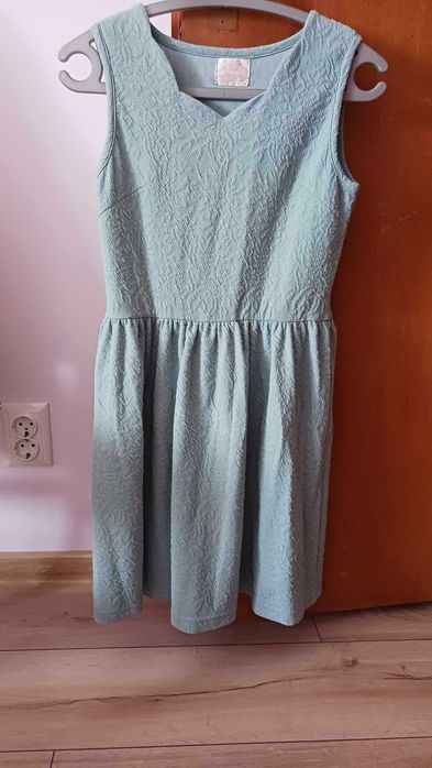 Плътна рокля без ръкав