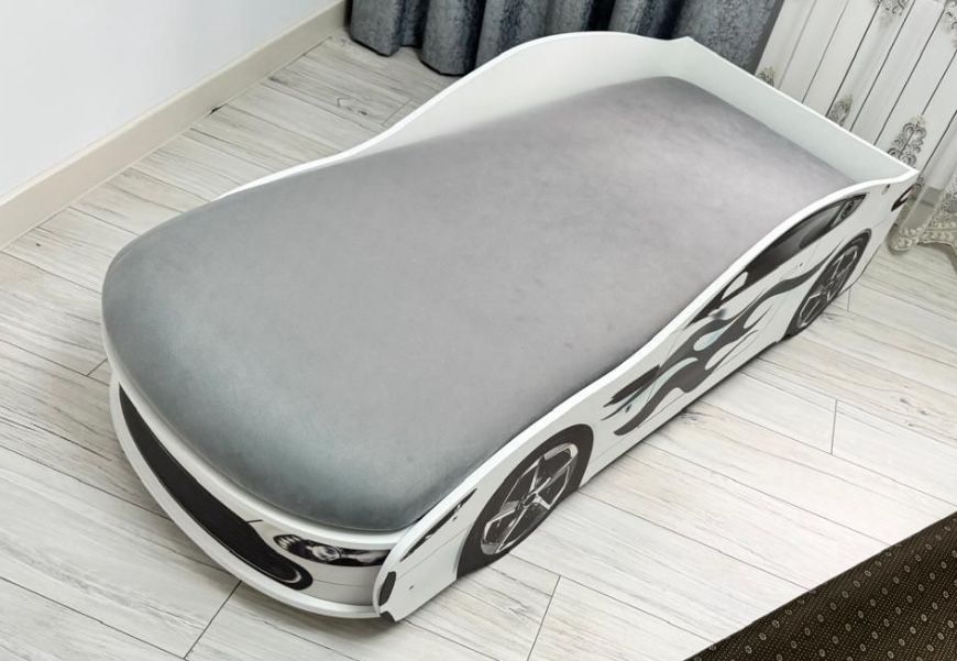 Продам детскую кровать машинку