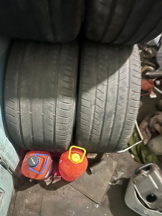 Продам комплект резины на BMW X5